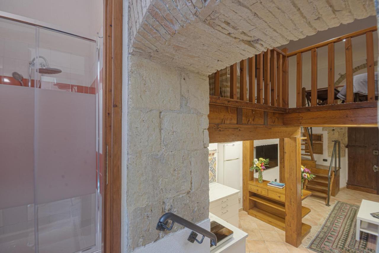 Right House - Small Garden In Old Town - Historical Castle District Cagliari Bagian luar foto