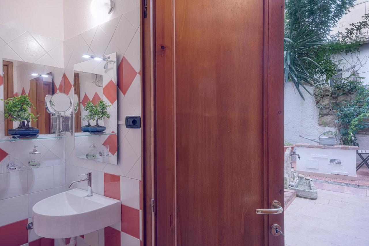 Right House - Small Garden In Old Town - Historical Castle District Cagliari Bagian luar foto